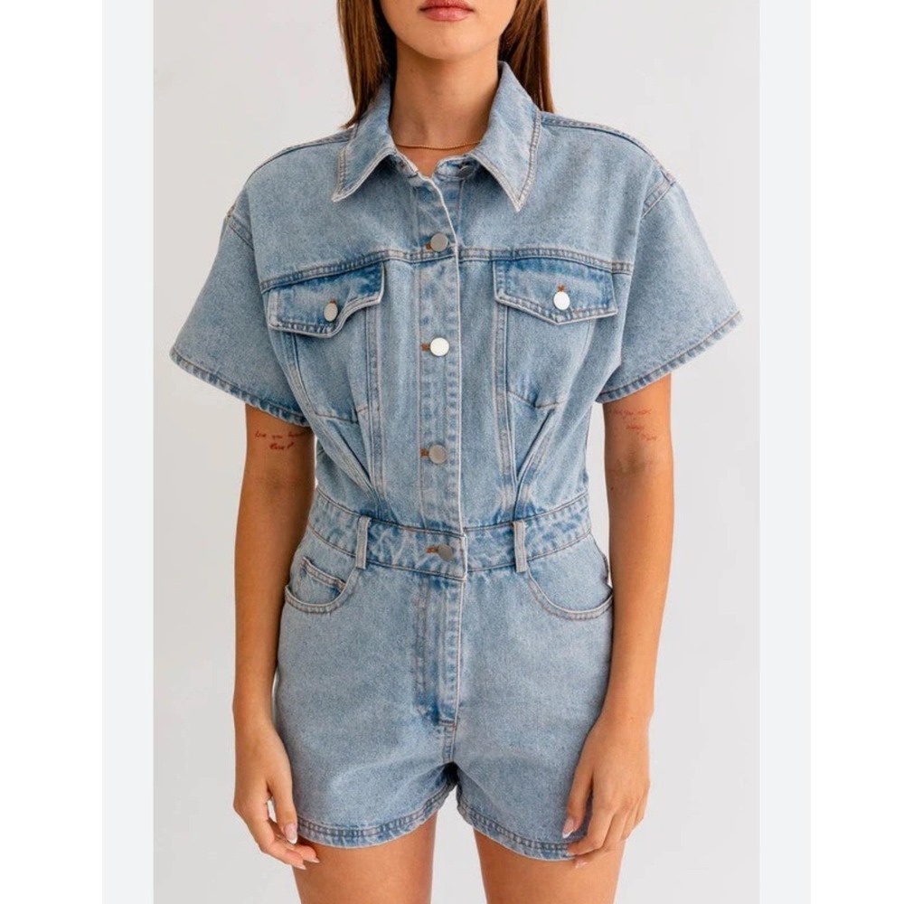 Le‎ Lis Collection Womens Light Wash Denim Utility Romper Short Sleeve Small NEW
